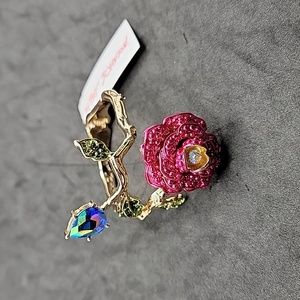 NWT Betsey Johnson Rose Flower Gold Tone Hinged Bracelet MSRP $52 Stunning Pink